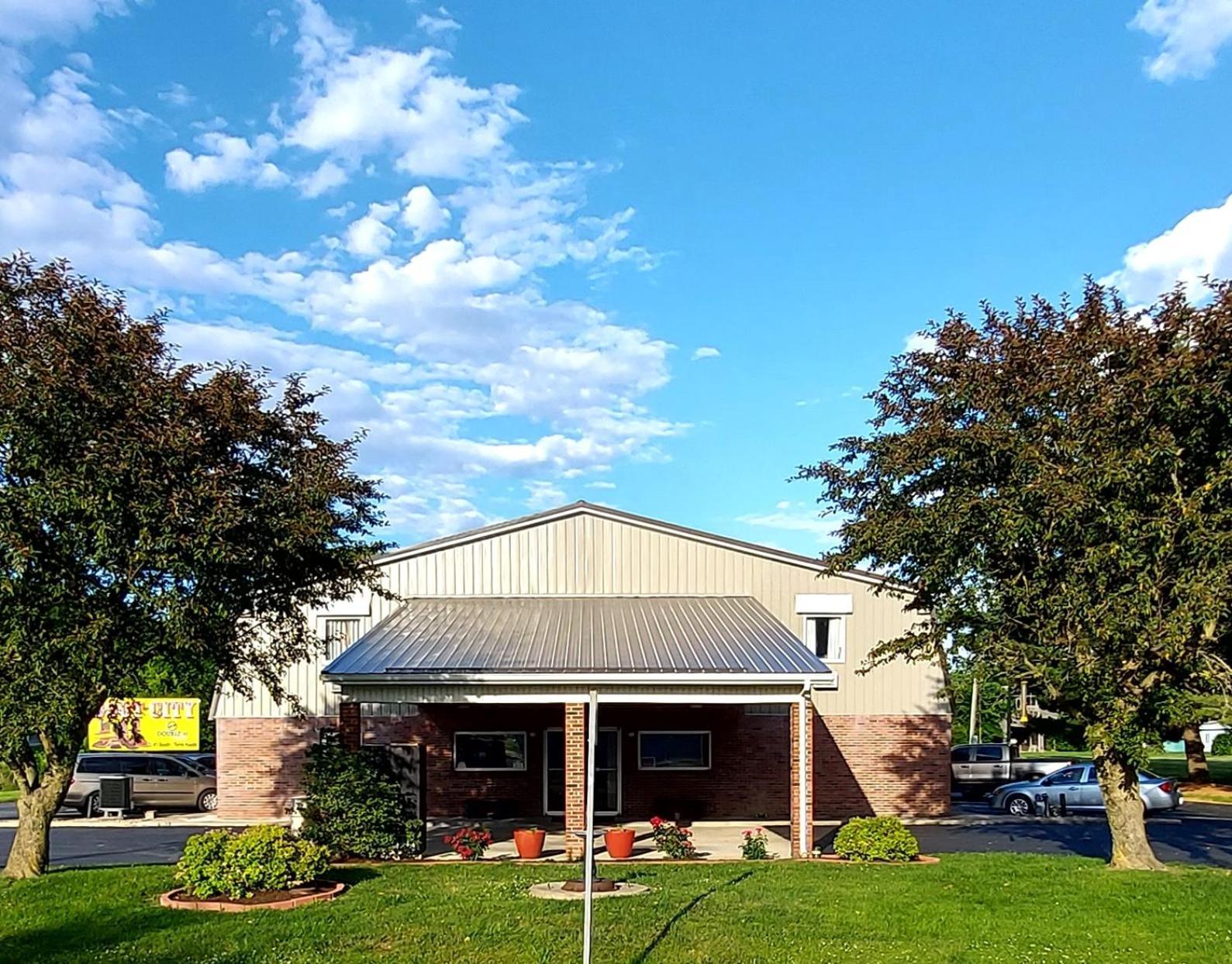Patriot Inn Spencer Exterior photo
